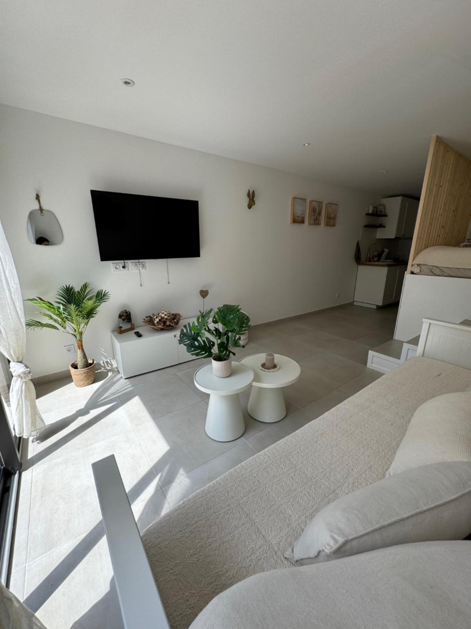 Chez Timmaflo Apartment Frejus Bagian luar foto