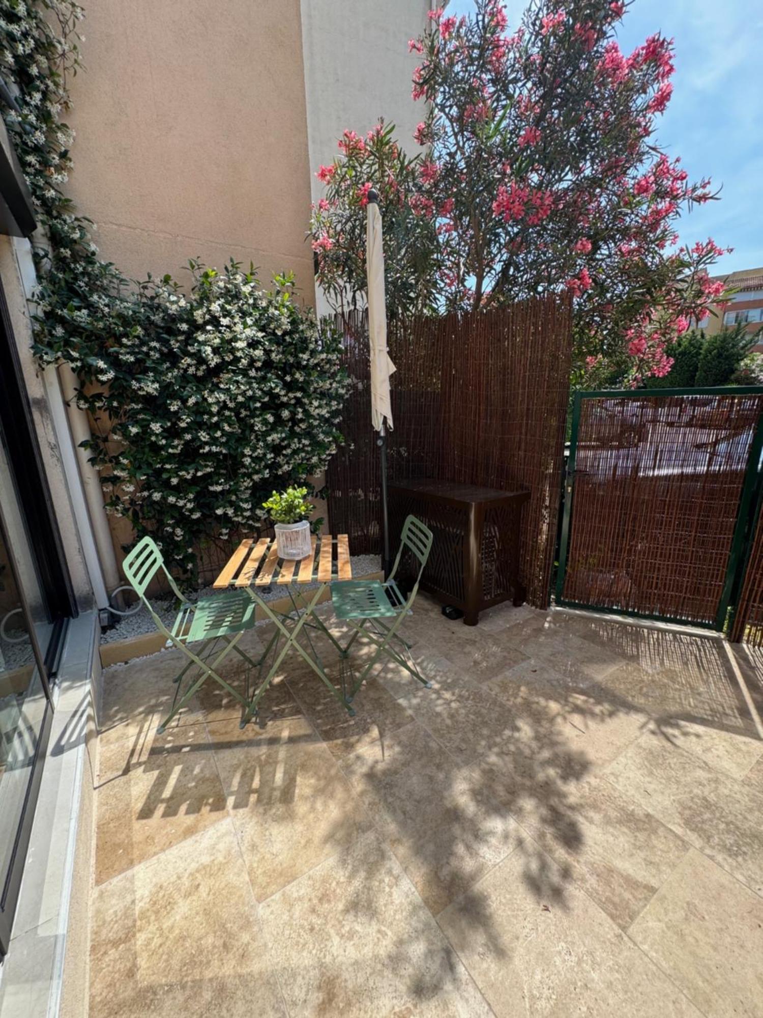 Chez Timmaflo Apartment Frejus Bagian luar foto